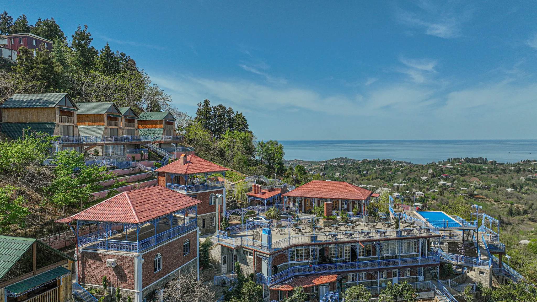 Roots Resort — სასტუმრო HIT.HOM ეკოსისტემა